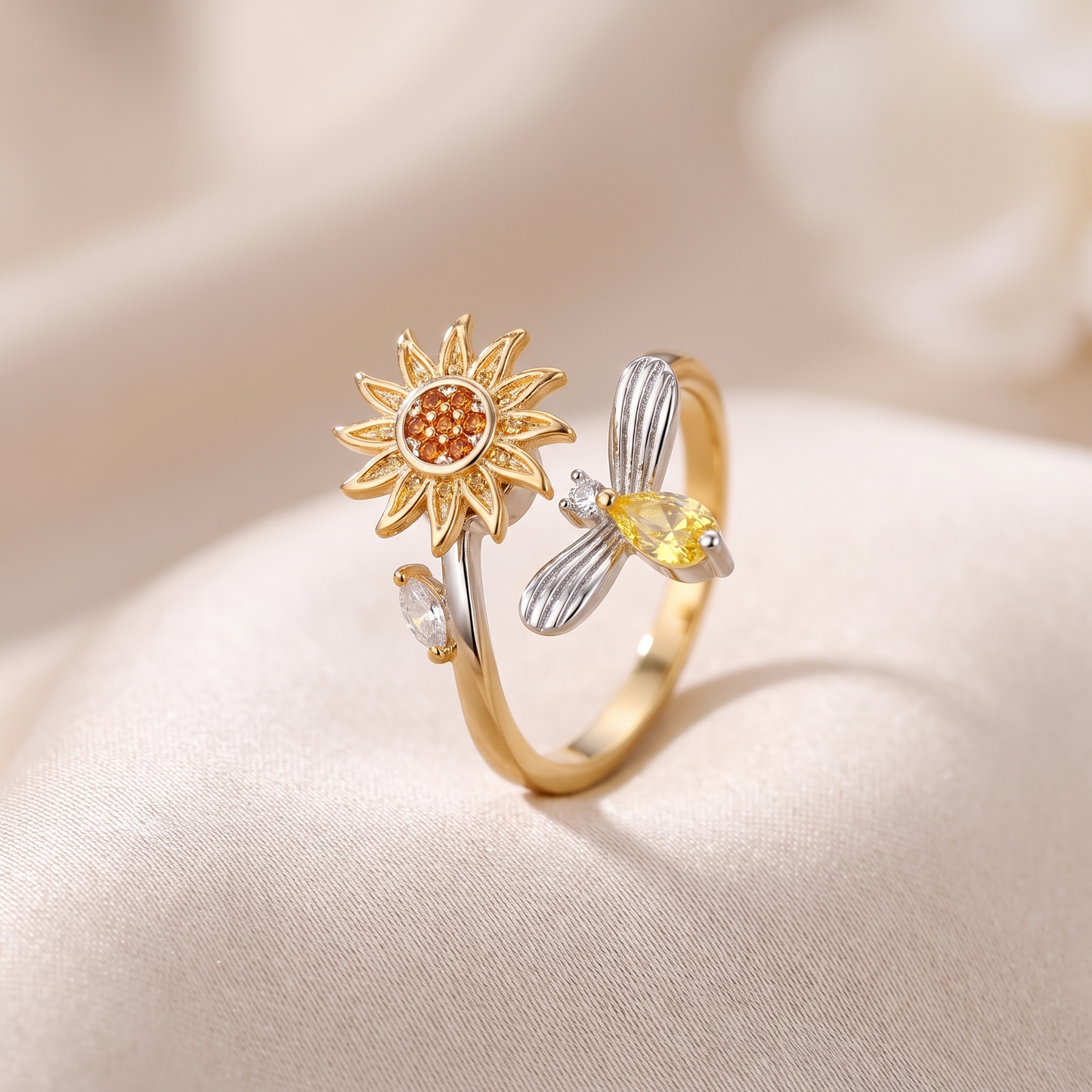 Seren sunflower spinner ring close-up