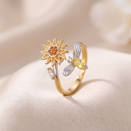Seren sunflower spinner ring close-up